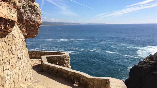 Am Leuchtturm von Nazaré